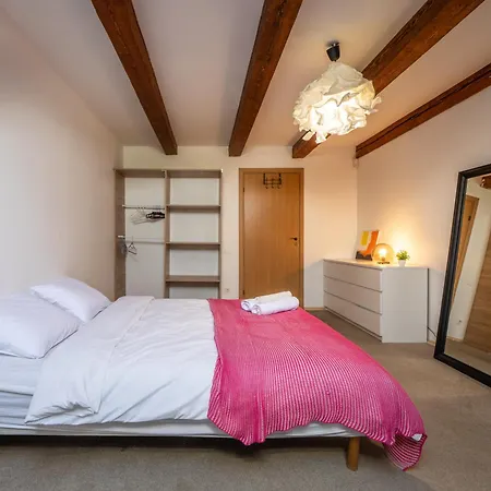 דירה Old Loft, 2br, 7 Guests ריגה