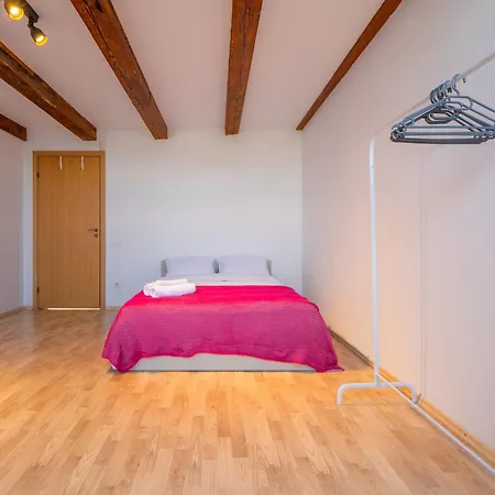 Apartment Old Loft, 2br, 7 Guests Riga