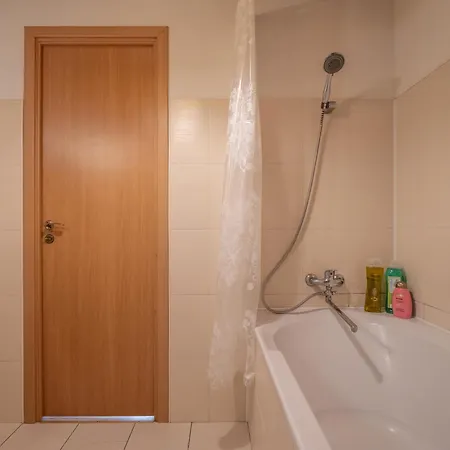 Old Loft, 2br, 7 Guests * ריגה