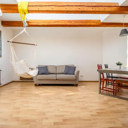 Old Loft, 2br, 7 Guests דירה ריגה