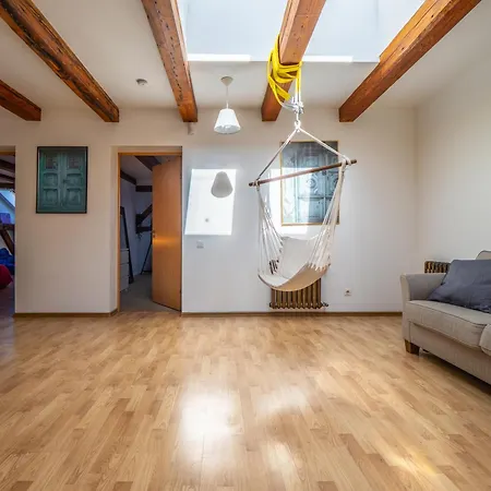 Old Loft, 2br, 7 Guests Apartment Riga