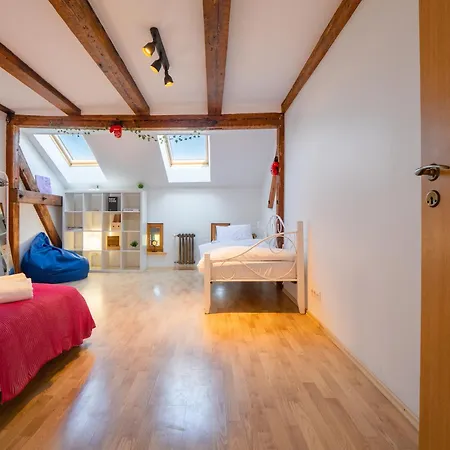 דירה Old Loft, 2br, 7 Guests *