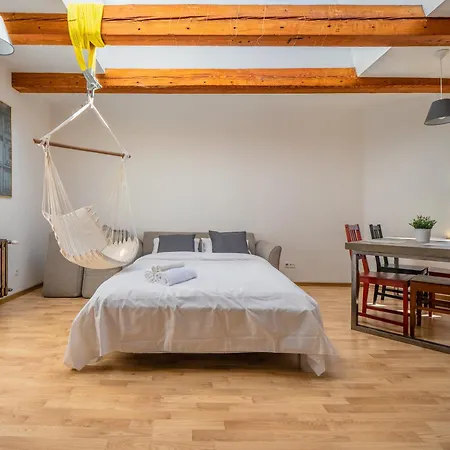 Old Loft, 2br, 7 Guests ריגה
